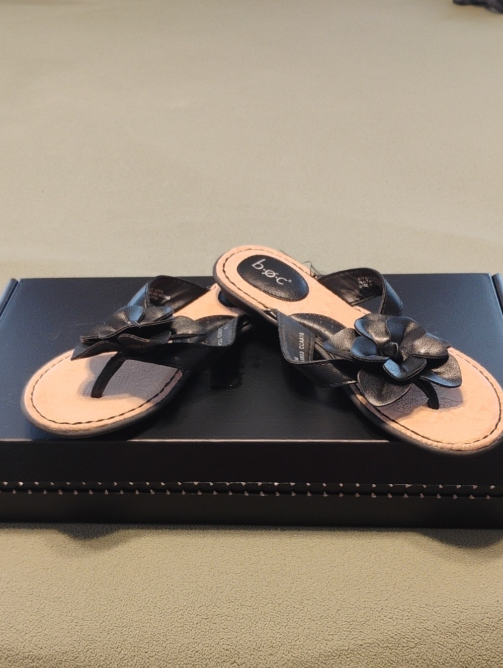 b.o.c. Black Floral Toe-Post Sandals for Women
